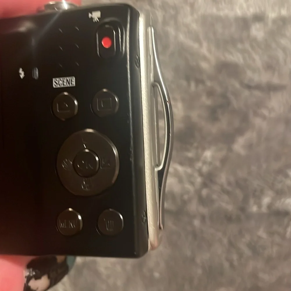Nikon slim body WIDE 6x zoom 16.0 Megapixels ( COOLPIX ) 😎